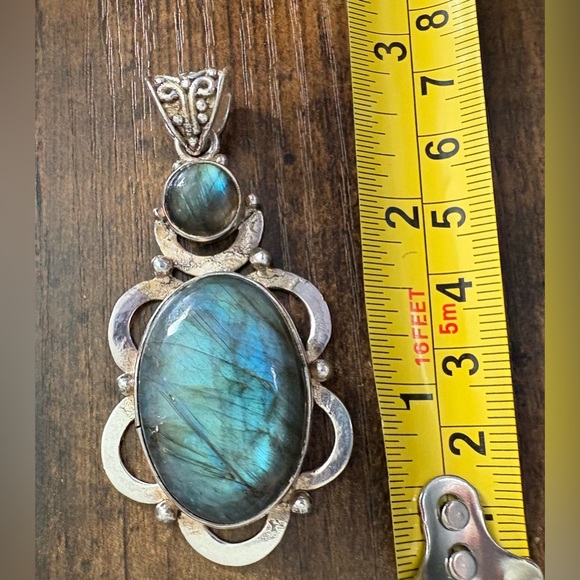 Blue Flash Labradorite Pendant - Picture 3 of 3